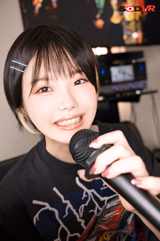 【VR】ビジュ最高女子のいちかちゃん カラオケで酔って寝てるサークルのみんなにバレないようにドちゃくそセックスした… ＃ボーイッシュ ＃カラオケSEX 松本いちか プレビュー画像 2