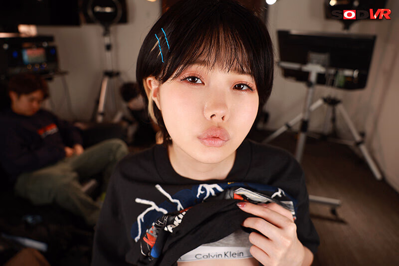 【VR】ビジュ最高女子のいちかちゃん カラオケで酔って寝てるサークルのみんなにバレないようにドちゃくそセックスした… ＃ボーイッシュ ＃カラオケSEX 松本いちか プレビュー画像 5