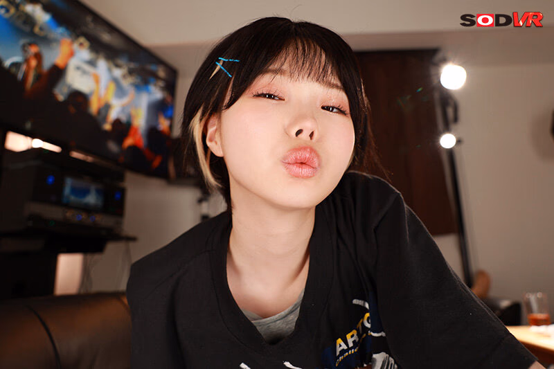 【VR】ビジュ最高女子のいちかちゃん カラオケで酔って寝てるサークルのみんなにバレないようにドちゃくそセックスした… ＃ボーイッシュ ＃カラオケSEX 松本いちか プレビュー画像 13