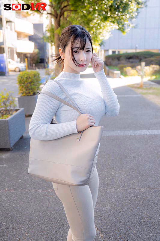 【VR】【8K】園児を見送るデカパイ保育士の自宅に押し入り強●VR 彩月七緒 プレビュー画像 3