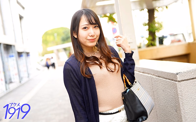 汚され性欲を抑えきれず野外輪●、承諾！見知らぬ男達の精子を恍惚顔で受け止めイキ果てる清楚妻 みづきさん27歳 弥生みづき プレビュー画像 2