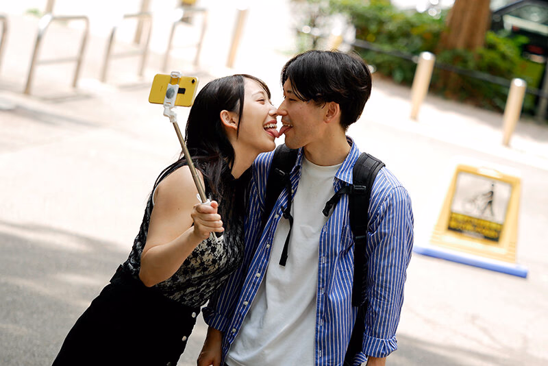 バレないように彼女の親友とこっそりヤル！ 弥生みづき プレビュー画像 12