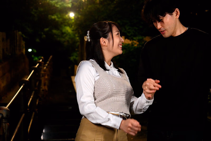 バレないように彼女の親友とこっそりヤル！ 弥生みづき プレビュー画像 2