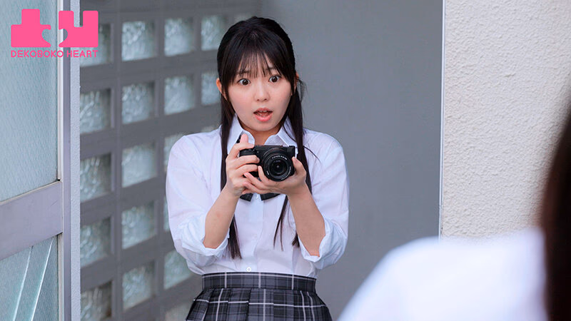 クラスで一番美人なマドンナのパンチラが撮れちゃった！？パンツ写真をオカズにマンズリしていたらバレちゃったけど相互オナニーで好きが溢れて校内レズに発展した 松井日奈子 泉りおん プレビュー画像 3