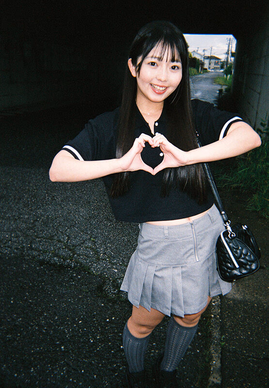 「精子が出るところも中に出されるところも感じたい…」パイパン美少女セフレ泉りおんと真正半外半中出しデート プレビュー画像 1