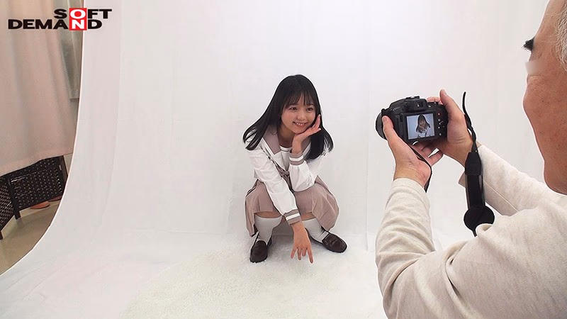 首輪を着けたらアラ不思議！？足！耳！乳首！？3人が入れ替わる度にそれぞれ感じる多重性感帯！ずっと身体がビクビクしちゃう、コスプレ撮影会！！ 泉りおん プレビュー画像 3