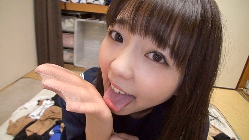 神パンスト 泉りおん 制服ロリ美少女の美脚を包んだ生ナマしいパンストを完全着衣でムレた足裏からつま先を味わい尽くす！時には顔騎や足コキ、時には中出し、時にはお尻にコスってぶっかけとやりたい放題！発情させられた女の変態調教絶頂プレイを楽しむフェチAV プレビュー画像 9