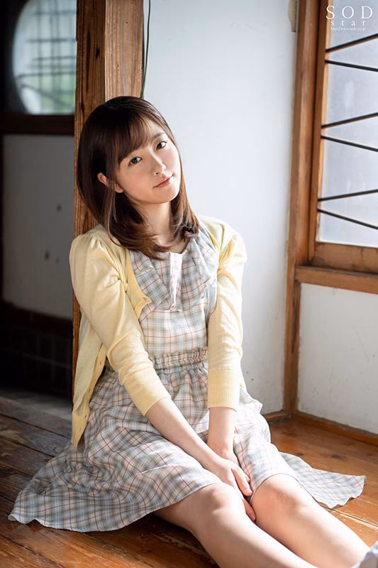 青空ひかり 久しぶりに訪れた幼馴染の実家でこっそりイチャイチャ12発もヤリまくった思い出 プレビュー画像 3