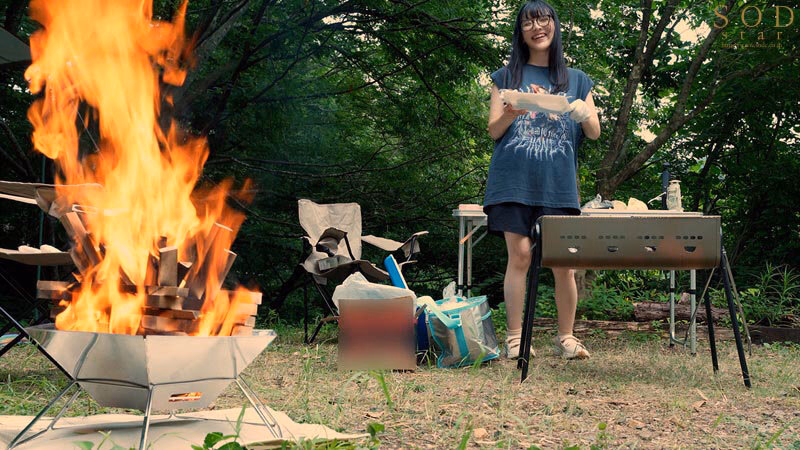 最近付き合った地味だけど隠れ巨乳な彼女と初めてのキャンプデート Tシャツからハミ出した巨乳に火が付いてしまい精子が尽きるまでめちゃくちゃセックスしまくった 彩月七緒 プレビュー画像 6