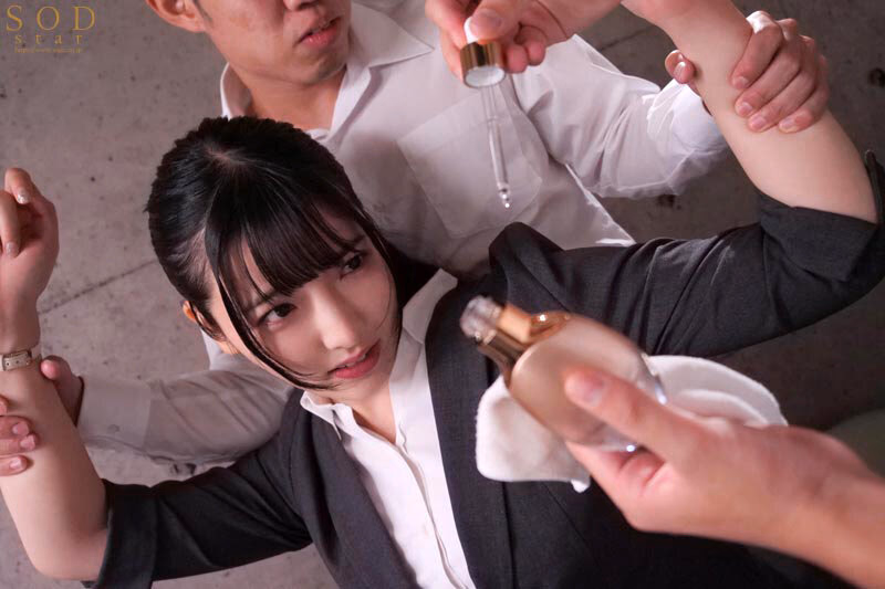 校内で‘感度倍増リキッド’漬けにした担任を飼ってますww ガニ股＆固定バイブで拘束放置しマ〇コが麻痺するほど限界イカセ 彩月七緒 プレビュー画像 5