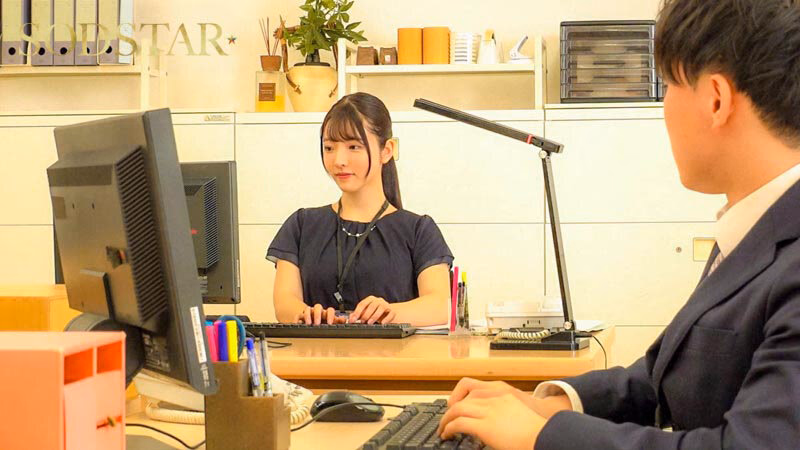 職場でもお構いなしにバレたらヤバい場所で涙目イラマ 年下部下を沼らせる喉奥性感帯のシゴデキ女主任 彩月七緒 プレビュー画像 3