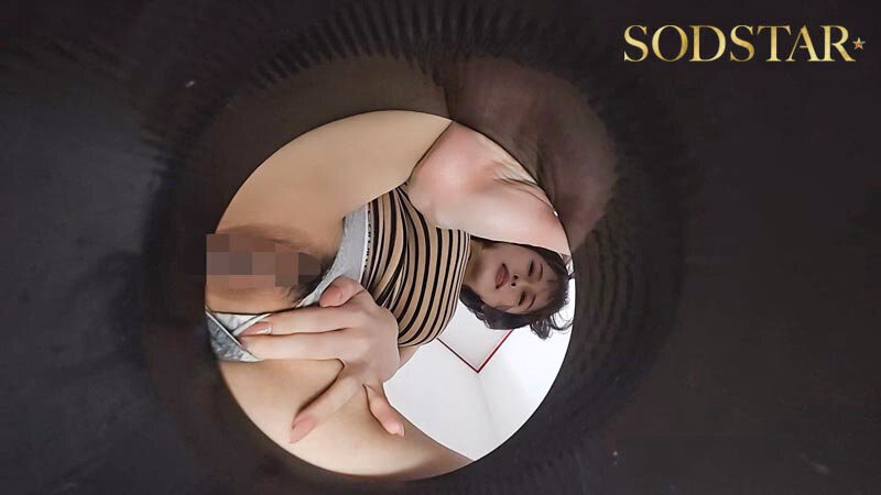 【大量失禁】仕事中にトイレに行けない密室空間で利尿剤を盛られてお漏らしドッキリ！尿意限界中に中出し性交で失禁イキ MINAMO プレビュー画像 4