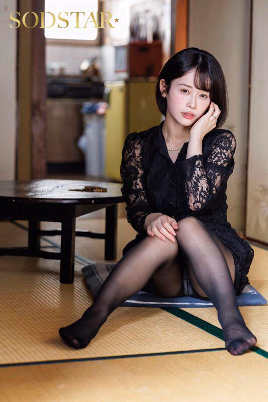 亡くなった旦那一筋で絶対に口説けないと噂の未亡人が配達員にオナニーを見られて、強迫SEX三昧 MINAMO プレビュー画像 3