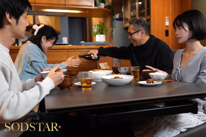 旦那の連れ子に溜まり切った性の捌け口として性欲処理玩具にされました。あまりの絶倫勃起チ○ポに夫とするより感じてしまい… MINAMO プレビュー画像 12