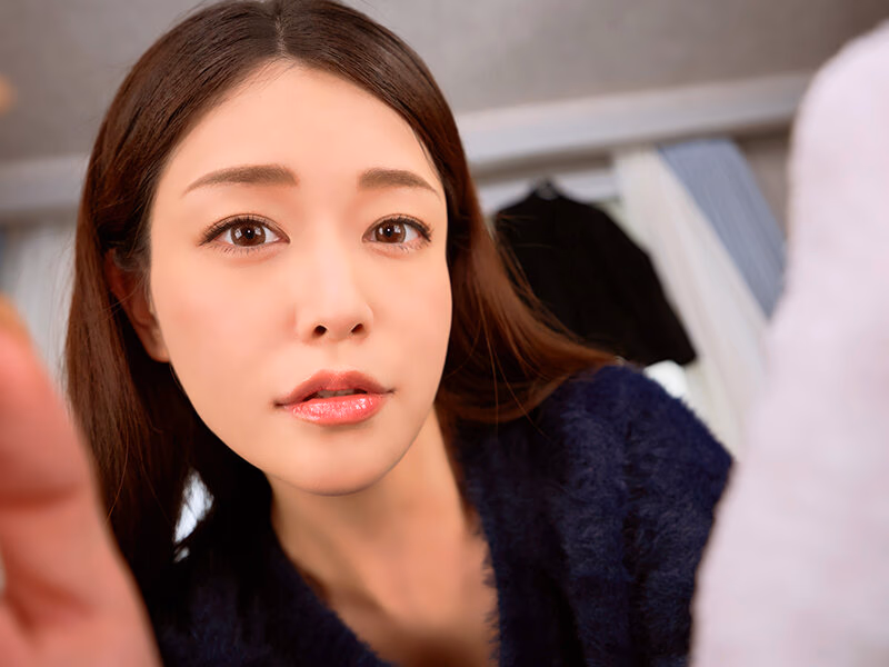 【VR】一人暮らしの僕を心配して隣の奥さんが看病してくれることになり、キスまで3cm距離の密着介抱に勃起がおさまらず「夫には内緒ね…」と接吻口封じからベロキス増し増し杭打ちピストンで何度もヌカれまくった 橘メアリー プレビュー画像 4