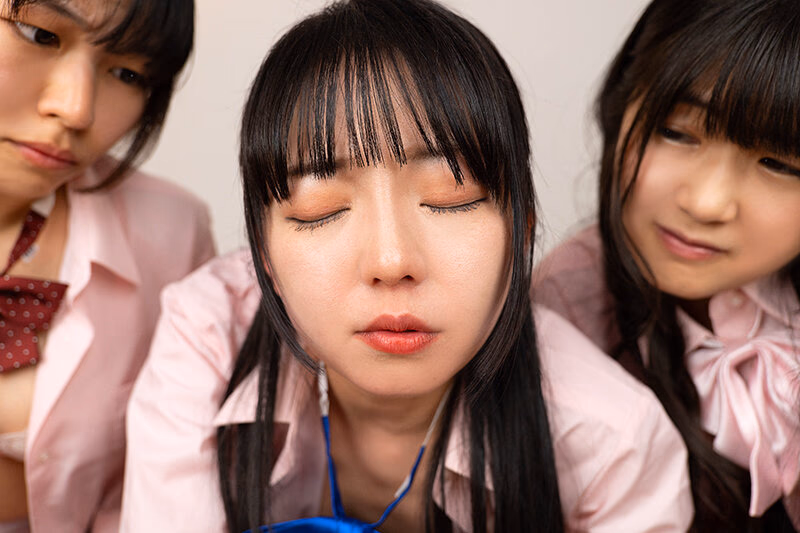 【VR】中出しする度、慰謝料払えや！と財布と金玉が空になるまで何度も中出しさせるオヤジ狩り女子校生ハーレム プレビュー画像 10