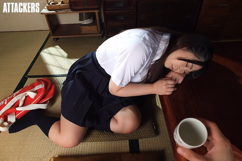 【VR】制服が似合い過ぎる神待ち家出少女を逃げないように拘束して従順になるまで調教するVR 美園和花 プレビュー画像 3