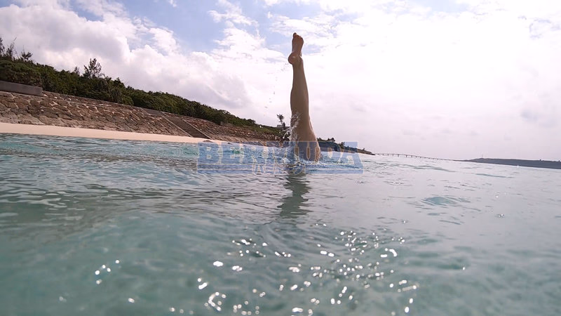 南国の楽園で露出 人目も気にせず自由すぎるセックス！ 美園和花 プレビュー画像 10