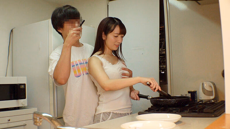 先輩の自慢の色白美巨乳彼女に3日間ずっと生ハメしまくって何度も中出しした（実話） 小花のん プレビュー画像 3