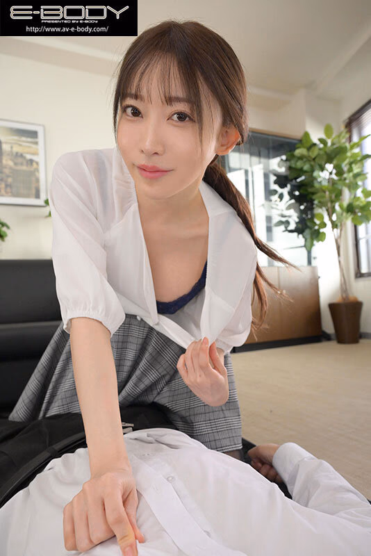 ブラチラ谷間誘惑と中出し淫語誘惑で新人をダメにするフェロモン全振り女上司 七瀬アリス プレビュー画像 3