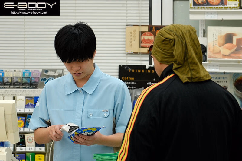 繁華街で働く平凡なコンビニ店員の僕がスタイル抜群な大人気キャバ嬢と夢みたいな恋愛をした 七瀬アリス プレビュー画像 1