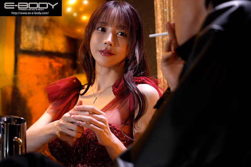 繁華街で働く平凡なコンビニ店員の僕がスタイル抜群な大人気キャバ嬢と夢みたいな恋愛をした 七瀬アリス プレビュー画像 2