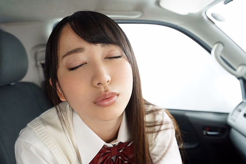 【VR】HQ 60fps【ハメ撮りVR】「初めて見かけたときからずっと好きでした、付き合ってください◆」恋人になった美少女J○と初デート！帰りにイチャイチャラブラブ中出しカーSEX 弥生みづき プレビュー画像 5