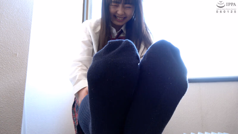 制服美女くすぐり 泉りおん プレビュー画像 4