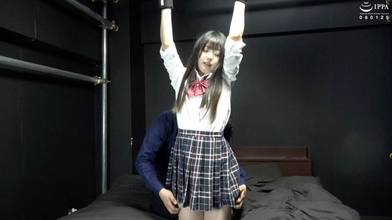 「お仕置きの時間」練習サボった制服少女にお仕置きの拘束くすぐり！ 泉りおん プレビュー画像 5