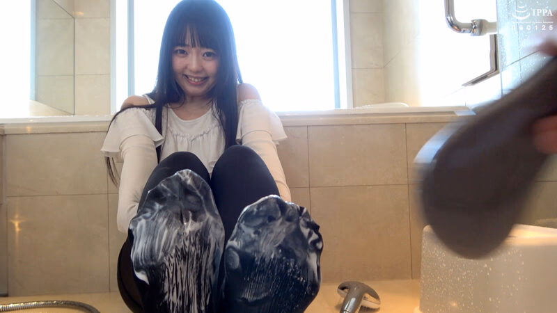 オススメ！OL黒パンストセクシー美女のずぶ濡れ足裏くすぐり 泉りおん プレビュー画像 12