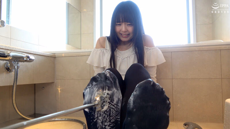 オススメ！OL黒パンストセクシー美女のずぶ濡れ足裏くすぐり 泉りおん プレビュー画像 13