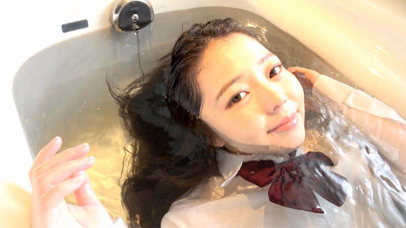 【濡れフェチ】制服美女の髪濡れフェチWETLOOK 泉りおん プレビュー画像 18