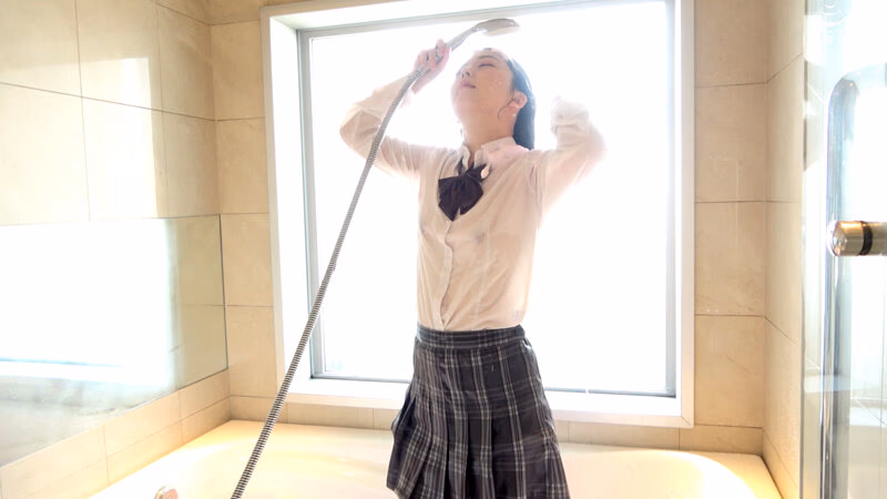 制服美女の泡スプレーでウェット＆メッシー★ 泉りおん プレビュー画像 9