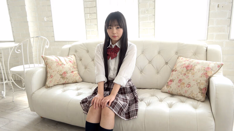 制服パンチラ＆股間擦り付けオナニー 泉りおん プレビュー画像 1