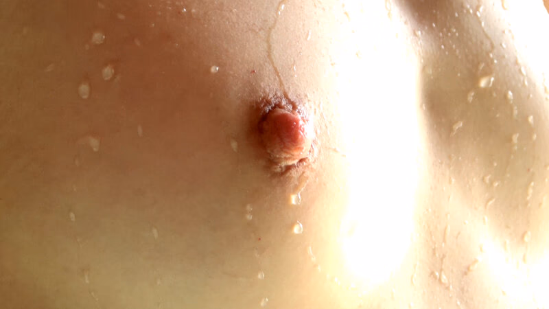 スク水を着た人気女優 泉りおんチャンの浴室で乳首＆腹筋観察！ プレビュー画像 12