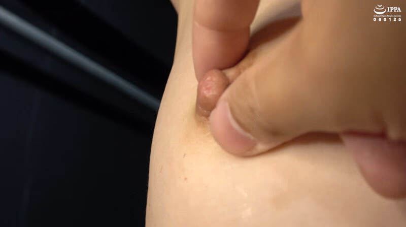 激オススメ！乳首吸引して感度アップ後に乳首と腋の下くすぐり攻めプレイ★ 泉りおん プレビュー画像 9