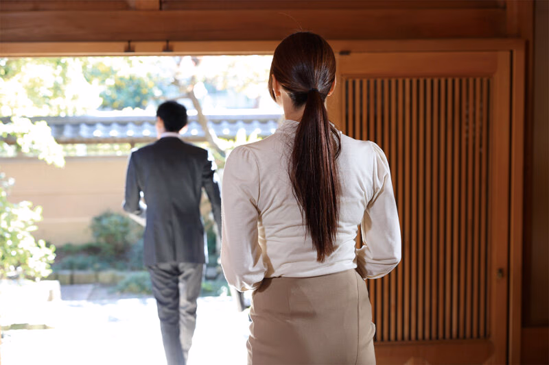 義父に虐げられた美しい嫁 加藤あやの プレビュー画像 1