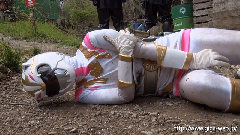 ヒロインハンティング 強獣戦隊ワイルドレンジャー 狩猟ゲームの獲物にされたワイルドホワイト 泉りおん プレビュー画像 6