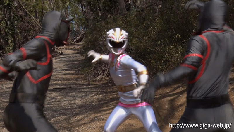 ヒロインハンティング 強獣戦隊ワイルドレンジャー 狩猟ゲームの獲物にされたワイルドホワイト 泉りおん プレビュー画像 2