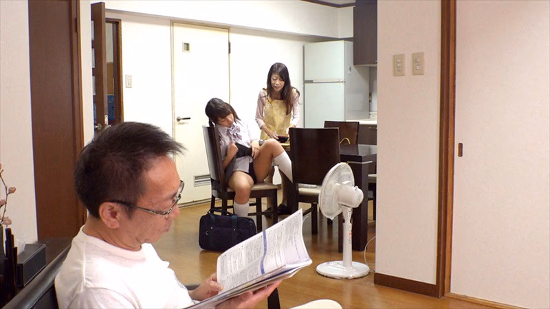 部活帰りの娘がブルマ履いたまま制服で帰宅！パッツパツのデカ尻濃紺ブルマに発情した父が媚薬を飲ませると発汗してムレムレに！思わずチ○ポ挿入すると効果抜群過ぎて何度も仰け反り絶頂！6 SPECIAL プレビュー画像 12