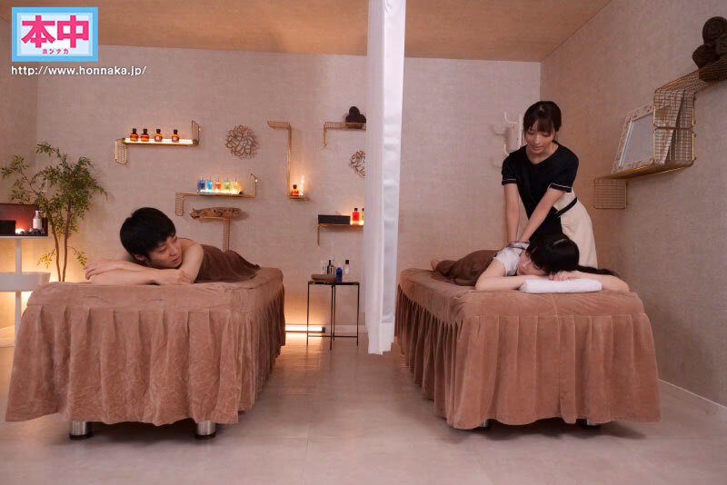 カップル個室エステで彼女が起きている間はスローピストンで寝たら高速爆打ちピストンの変速ギアチェンジで ロングスカートの中、平然とチ●ポを挿入し抜かずの中出しで誘惑する美人巨乳エステティシャン 小花のん プレビュー画像 1