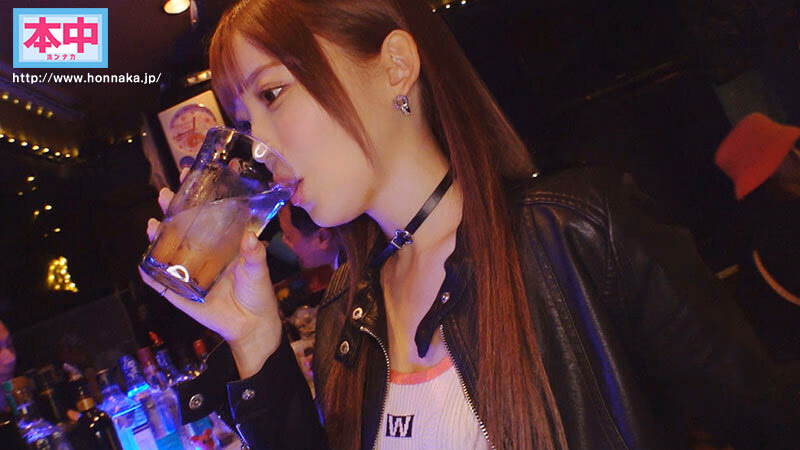 飲み屋でいきなり逆ナンしてきたくせに、弄って焦らして寸止めされて超ハイテンション責めっぱなしで せんべろ！マンべろ！チ●コもべろべろ！何度も何度も精子を搾取される爆ヌキ生パコ中出し×ハシゴ酒 酔わせてくれたら何発でも中出しさせてアゲル！！ 七瀬アリス プレビュー画像 1