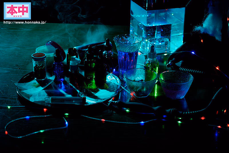 七瀬アリスの体内に10種類の媚薬を注入！どんどん下品にキマりまくる7変化 濃縮媚薬マン汁だらだらで相手のチ●ポもキマって止まらない中出しと射精30発 プレビュー画像 1