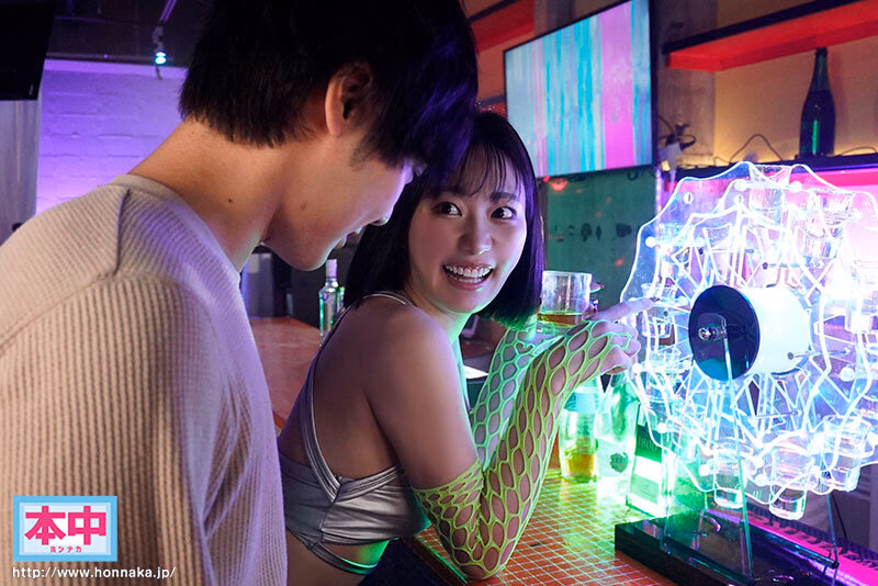 クラブで出会ったお姉さんに誘惑挑発され密室に連れ込まれてブリンブリン尻でバンバン腰振りダンスにドピュッ！と中出しが止まらない！！ 美谷朱音 プレビュー画像 1