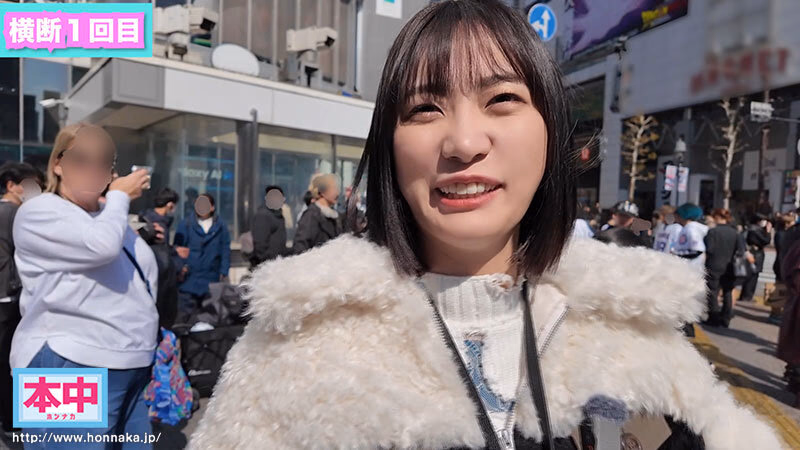 AV男優を探せ！！24時間以内に街中に放った男優を探し出して中出しセックスを阻止せよ！ 美谷朱音 プレビュー画像 1