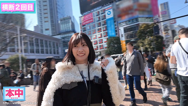 AV男優を探せ！！24時間以内に街中に放った男優を探し出して中出しセックスを阻止せよ！ 美谷朱音 プレビュー画像 2