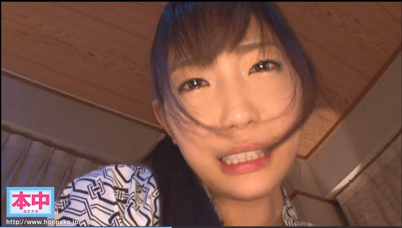 至近距離に彼女がいるのに耳元でコソコソ口説いてくるささやき誘惑中出し 美谷朱里 プレビュー画像 7