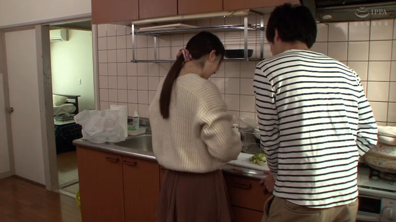 川の字で寝ていた彼女が僕の真横で親友に夜●いされて完堕ちしている 弥生みづき プレビュー画像 1