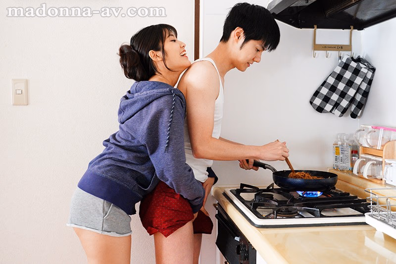 アニキの女と二人きり、甘く危険な同居生活。 「私に手を出したら、アニキに殺されるよ？」 神宮寺ナオ プレビュー画像 4