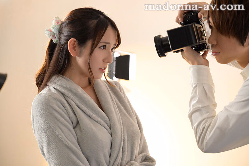 ヌードモデルNTR 上司と羞恥に溺れた妻の衝撃的浮気映像 小花のん プレビュー画像 2